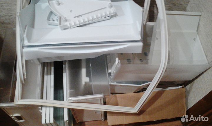 Полки и ящики для холодильника аристон