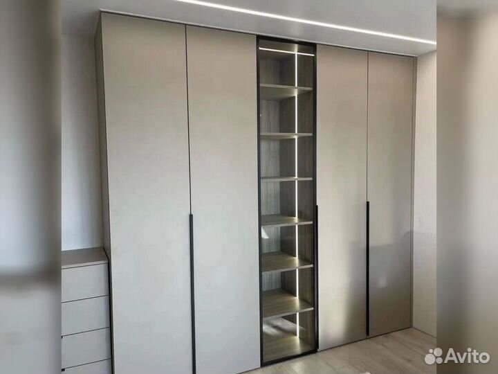 Шкаф распашной с зеркалом