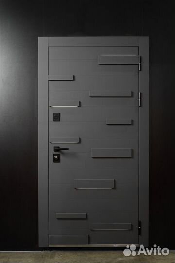 Входная дверь с терморазрывом дизайнерская