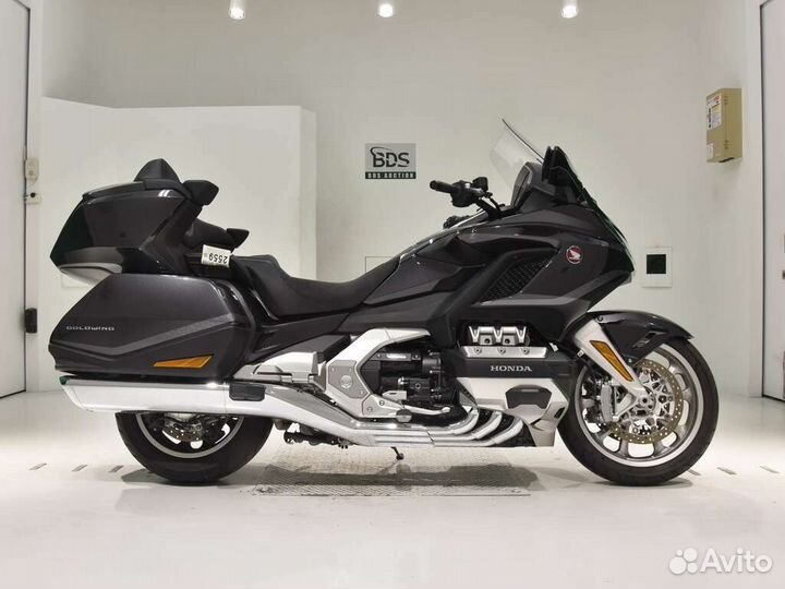 Продам Honda GL 1800 gold wing tour DCT