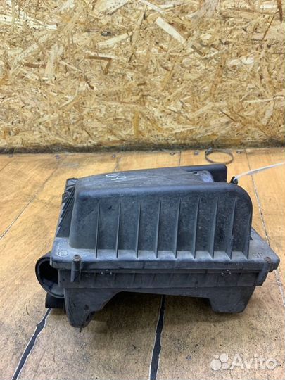 Корпус воздушного фильтра Opel Astra H Z16XEP 2006