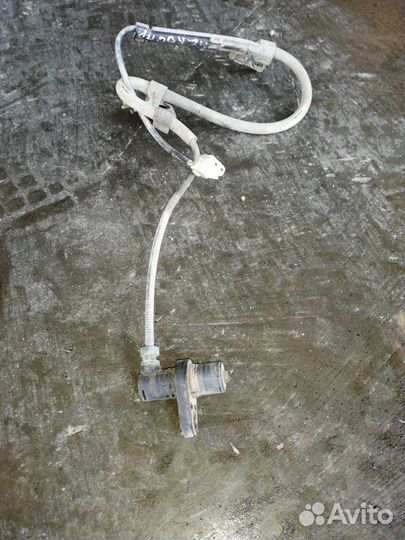 Датчик ABS передний правый Toyota Voxy AZR60G