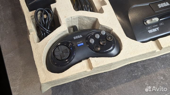 Консоль Sega Mega Drive 2 в коробке