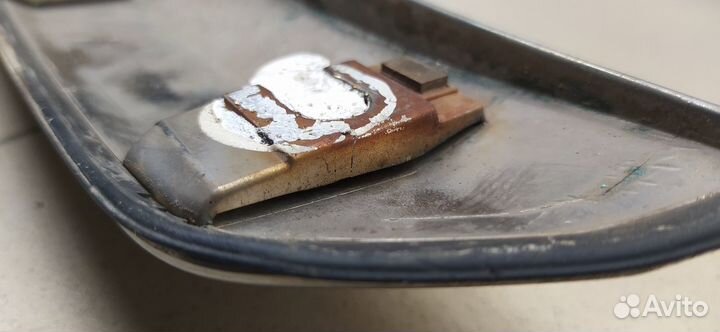 Б/У Б/У Накладка крышки багажника дефекты.царапины