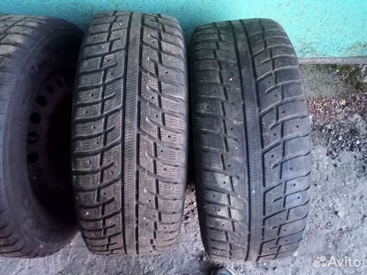 Kumho I'Zen KW22 215/60 R16 99T
