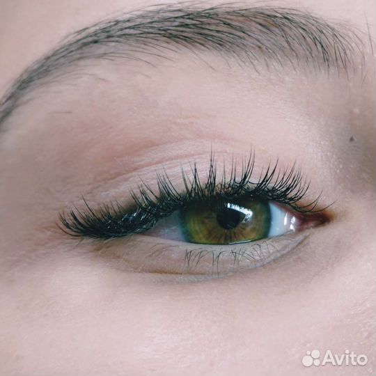 Модель на наращивание ресниц
