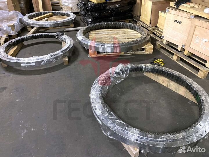 Поворотный круг Komatsu PC240LC-10