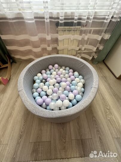 Сухой бассейн с шариками