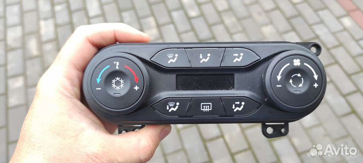 Панель управления климатом LADA vesta