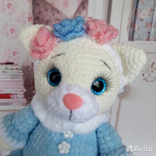 Вязаная игрушка кошечка