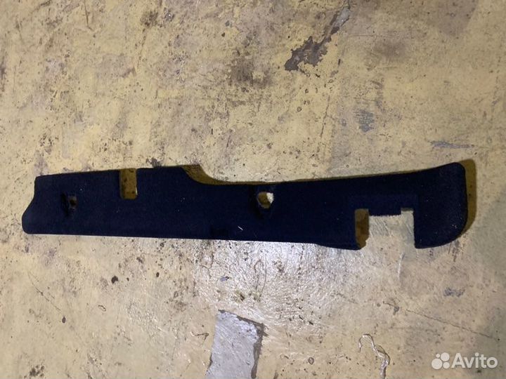 Обшивка багажника левая Land Rover Discovery 3