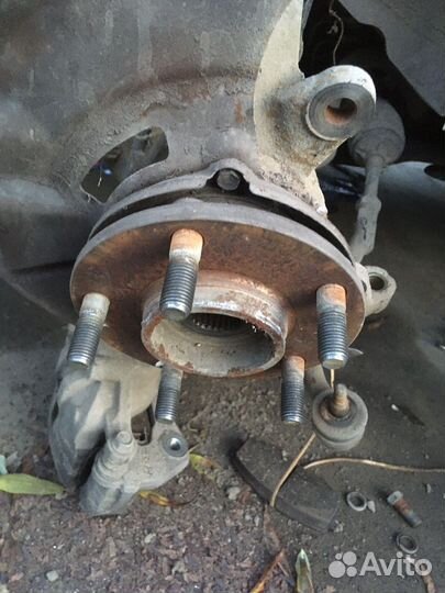 Kia cerato 2 кулак левый передний