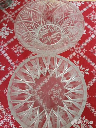 Два салатника + конфетница или масивная пепельница