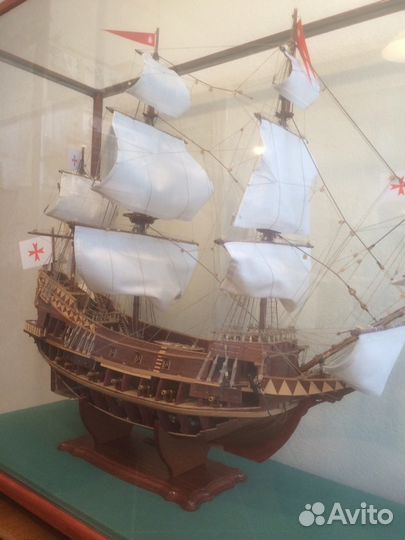 Модель парусного корабля