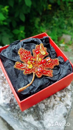 Кленовый лист. Брошь