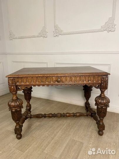 Антикварный рабочий стол со стулом