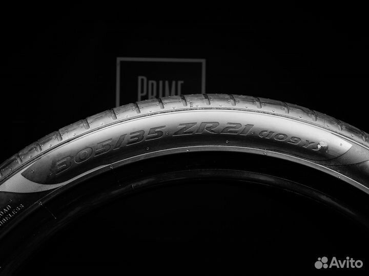 Pirelli P Zero PZ4 265/40 R21 и 305/35 R21 113Y