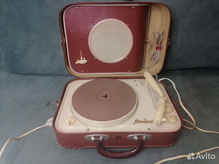 Проигрыватель винила СССР