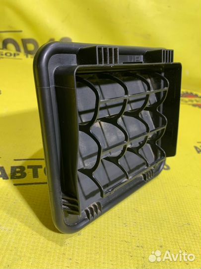 Решетка вентиляционная задняя правая Kia Ceed 3 CD