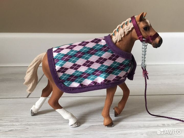 Фигурка Schleich Английская чистокровная лошадь