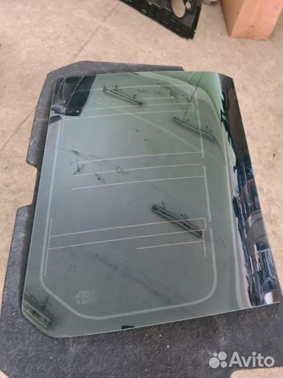 Стекло заднее левое Land Rover Discovery 3 2005