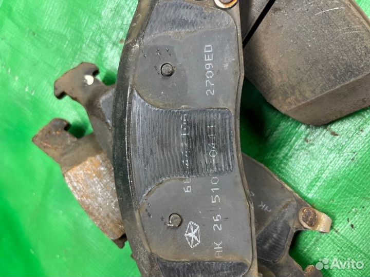 Тормозные колодки переднее Chrysler Jeep Grand