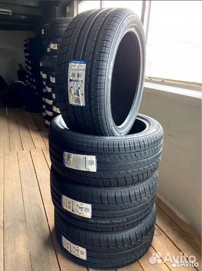 Triangle Sports TH201 275/35 R18 99W