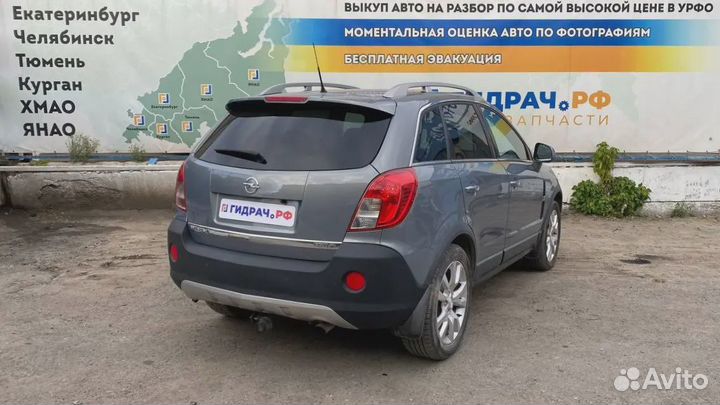 Кронштейн передней балки правый Opel Antara (С145)