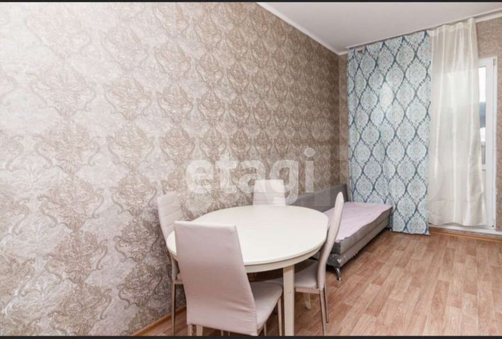 2-к. квартира, 72,5 м², 1/17 эт.