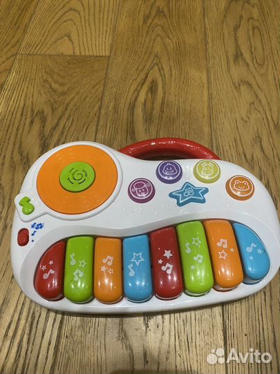 Музыкальные игрушки (пианино, неваляшка)