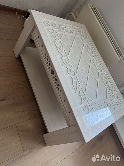 Журнальный столик на колесах