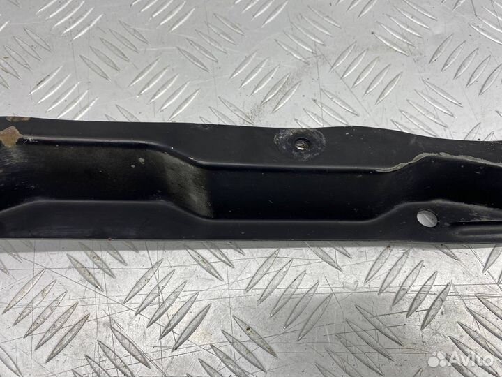 Б/У планка телевизора передний Toyota Town Ace