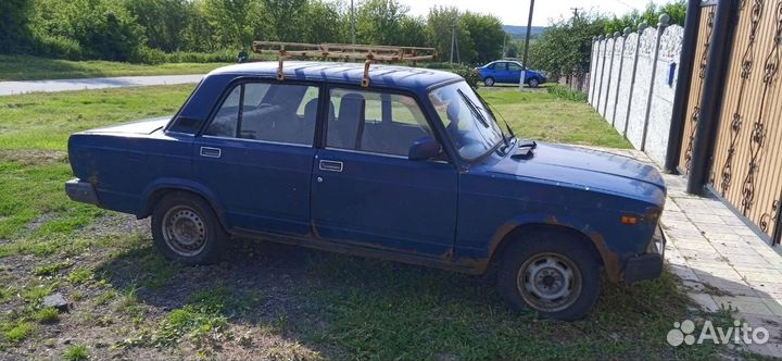 ВАЗ 2107 1.6 МТ, 2001, битый, 300 000 км
