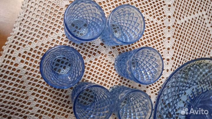 Старинное урановое стекло