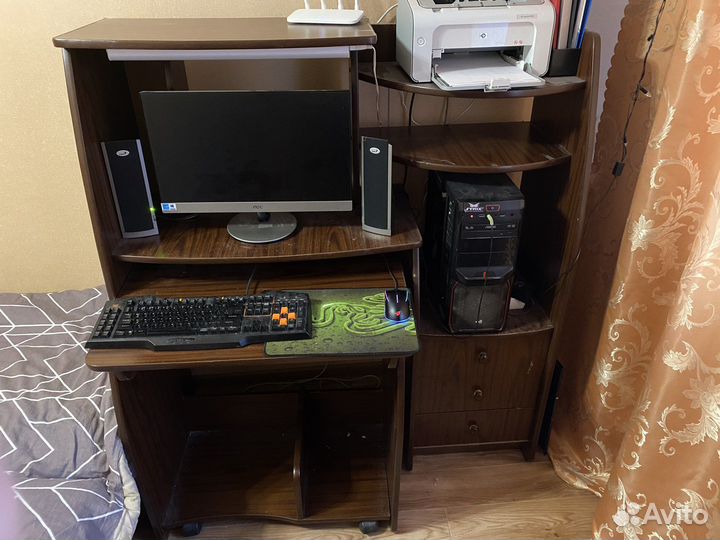 Компьютерный стол