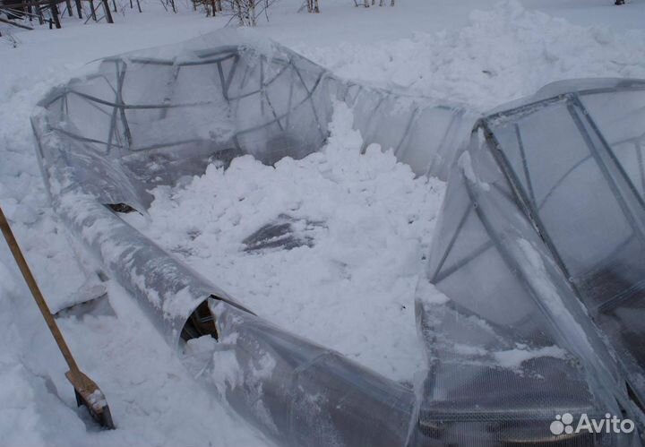 Чистка теплицы от снега