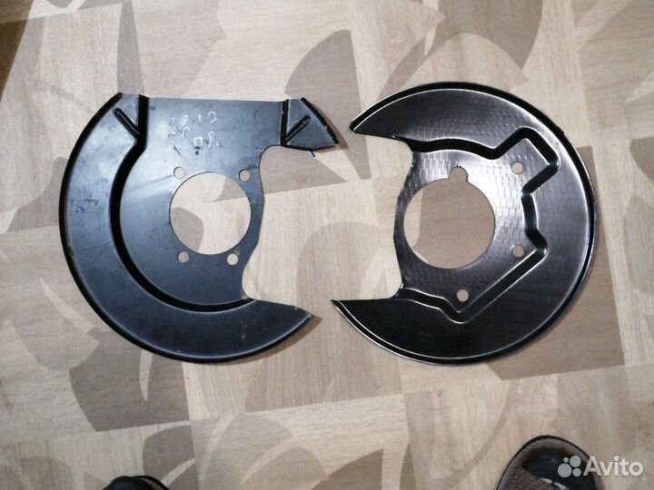 Щиток тормозного диска пыльник на газ 3302