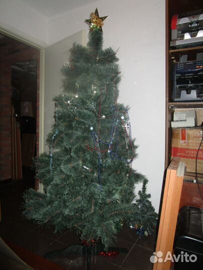 Ель искуственная,Лабрекен. игрушки, корзинка