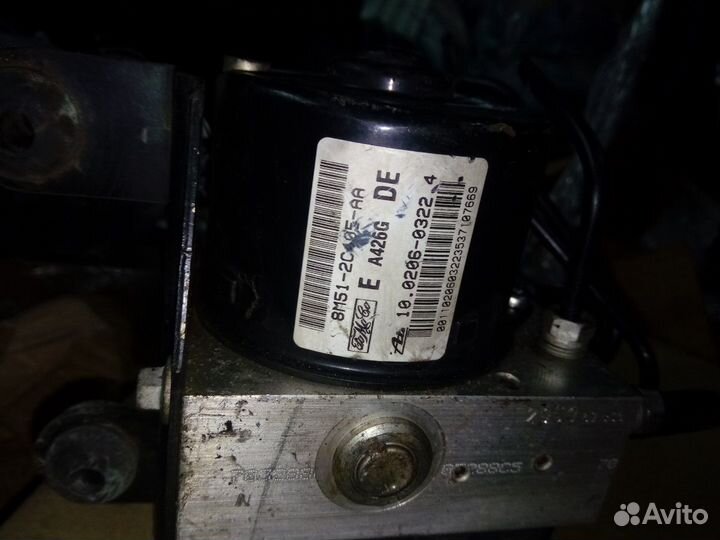 8M512C405AA Блок ABS ford focus 2 2,0