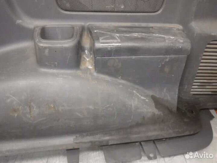 Обшивка багажника задняя правая Toyota Lc Prado