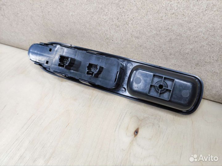 Кнопки стеклоподъемников Пежо 307