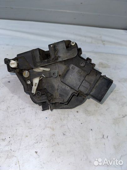 Замок двери задний правый Ford Focus CB4 2008