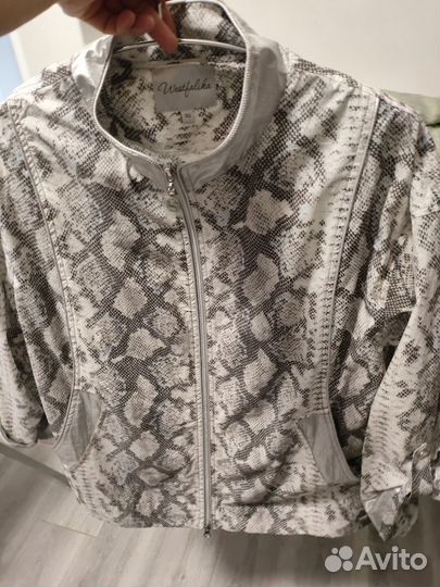 Ветровка женская