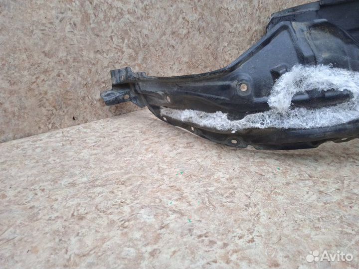 Подкрылок прав. перед. toyota aqua