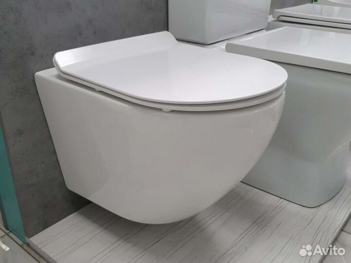 Унитаз подвесной FB001 Victoria безободков