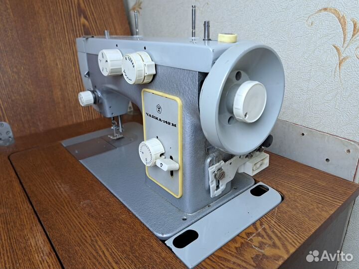 Швейная машинка Чайка 142м