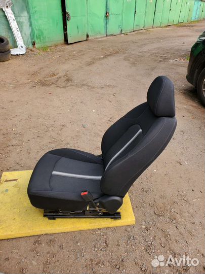 Сидение переднее