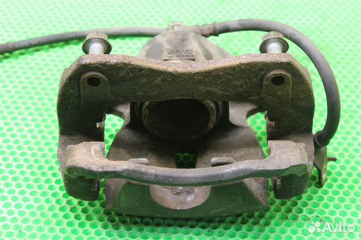 Суппорт тормозной передний правый Toyota Rav4