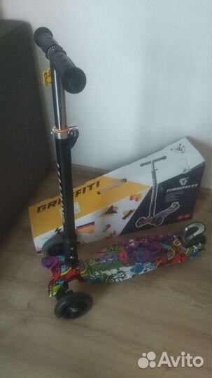Самокат детский трехколесный новый