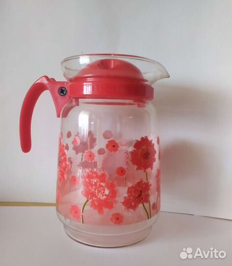 Стеклянный графин красный с цветами 1.5 л